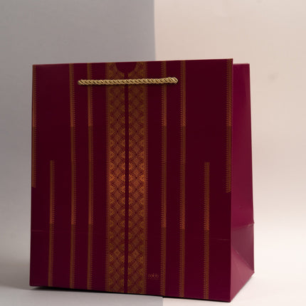 red color gift bag with thobe nashal design